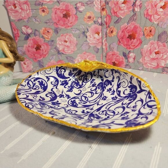 DECOUPAGE CLAM SHELL DECOUPAGE PURPLE SWIRLS ON A CLAM SHELL TRINKET DISH - Picture 6 of 11